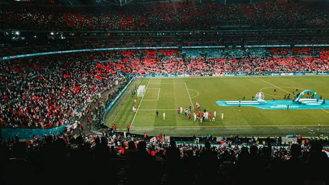 罗尔费斯获卡皮耶赞誉，拼搏抗压显楷模风范