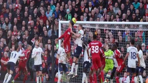 “曼联即将完成奥斯梅恩夏窗引援，加纳乔和霍伊伦不在交易范围内”